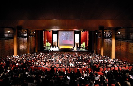 Les centres de congrès offrent des salles de grande capacité pour accueillir 
votre convention (Centre de Congrès de Lyon)