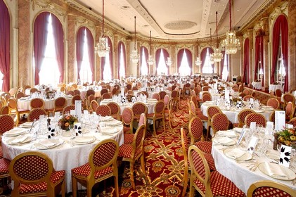 Une soirée de gala chic et haute en couleurs 
(salle de réception de l'Hôtel Royal Barrière**** Deauville)