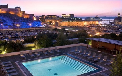 Séjour "calanques et pétanque" sous le regard protecteur de la Bonne-Mère 
(Radisson Blu Hôtel**** Marseille Vieux-port)