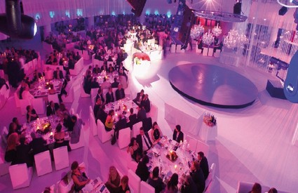 Une soirée de gala à couper le souffle de vos clients ou partenaires
(Photo Kelagopian, Perreard/Palais des Festivals et des Congrès de Cannes)